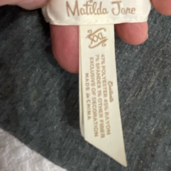 Matilda Jane - XXL- grey soft material - embroidered design around neck - Picture 9 of 10